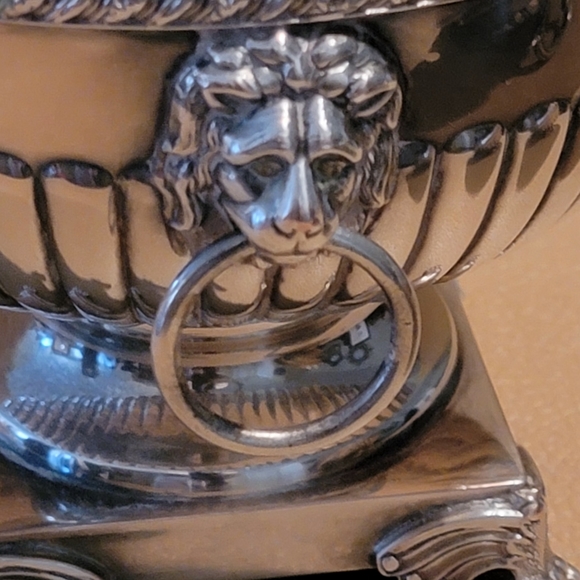 VINTAGE ENGLISH SILVER PLATED TUREEN 6X7" W/ LIONS HEAD HANDLES - Picture 9 of 13